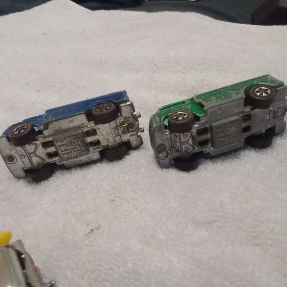 Vintage & Newer Hot Wheels Beach Bomb lot X 4!!!🔥🔥🔥🔥🔥 - Picture 2 of 13